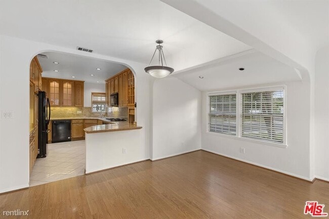 Building Photo - 4 br, 4 bath House - 8408 Airlane Ave