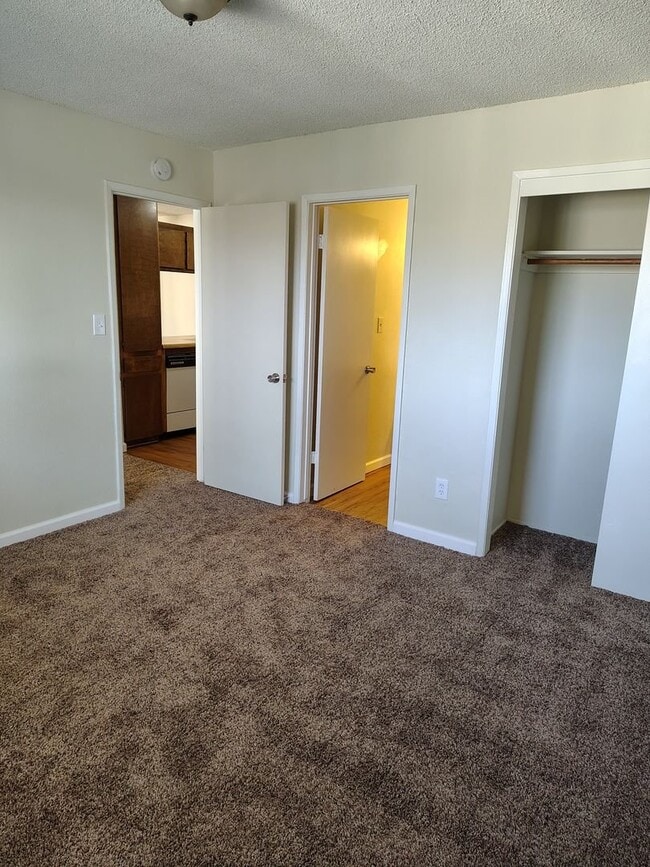 Building Photo - 2401 Christmas Tree Ln
