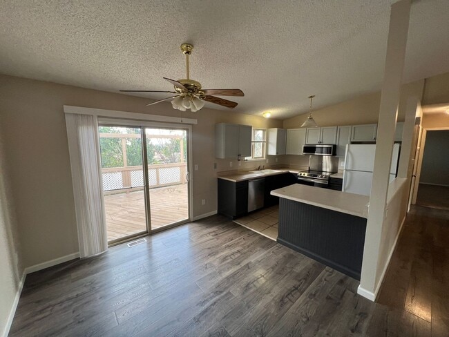 Building Photo - Beautiful Home 3 Bedroom within Close Proximity to Fort Carson!!