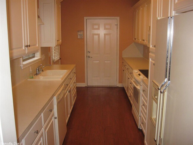 Building Photo - 68 Reservoir Heights Dr