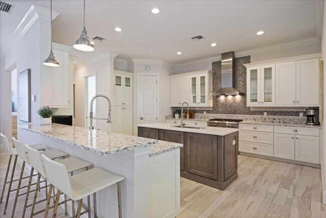 Foto del edificio - Furnished, Yearly 4bd Home on Siesta Key