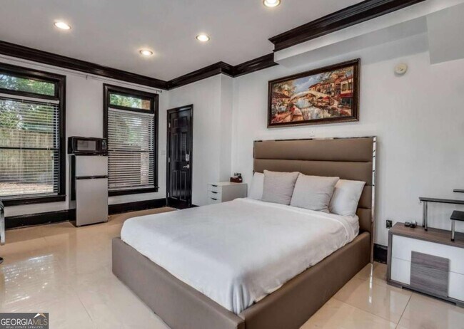 Building Photo - 2846 Piedmont Rd NE