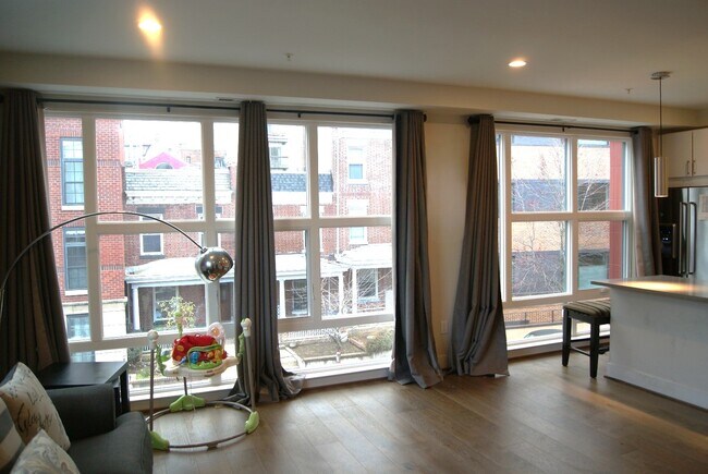 Foto del edificio - 2337 Champlain Street NW