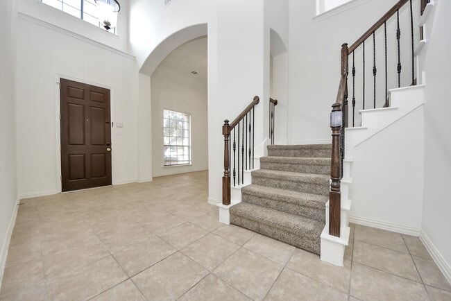 Building Photo - 17222 Red Oak Bend Dr