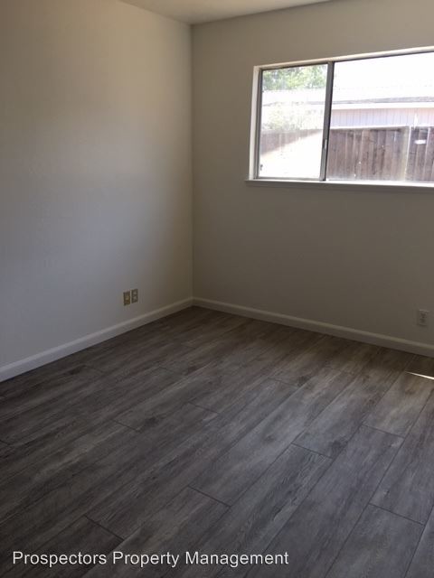 Building Photo - 4 br, 2 bath House - 820 Welburn Ave