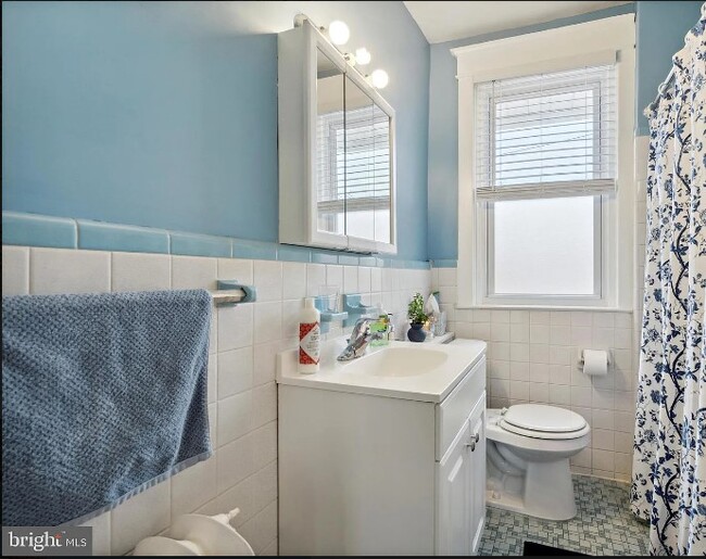 Baño - 292 N Wycombe Ave