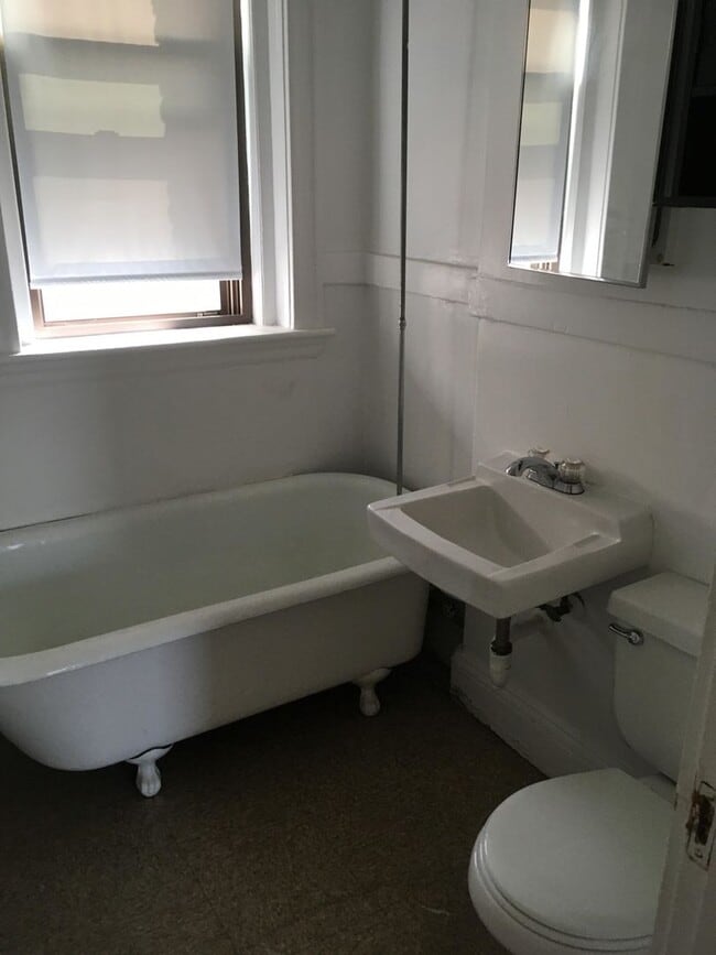 Photo - 2BR 1Bth unit. Great location! House