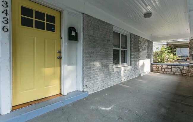 Building Photo - 3434 Chestnut Ave