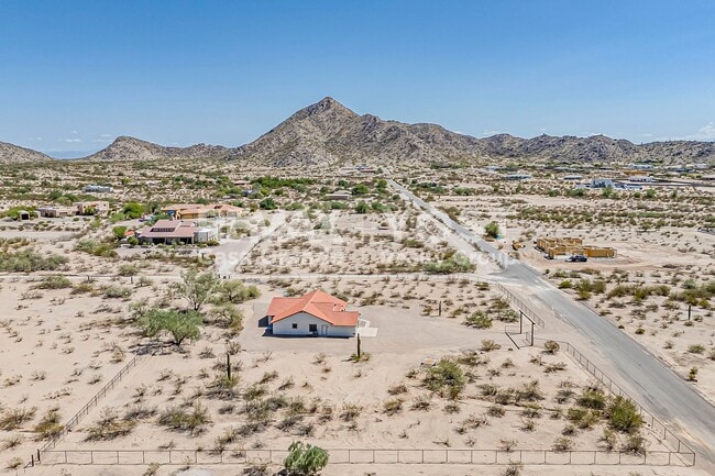 Building Photo - Furnished Home on 2.5 Acres – Your Escape ...