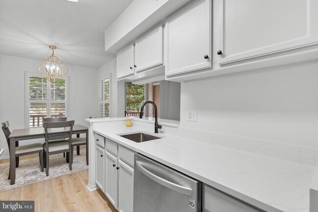 Foto del edificio - 1725 Ascot Way
