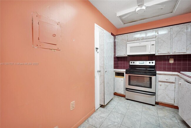 Foto del edificio - 6701 NW 169th St