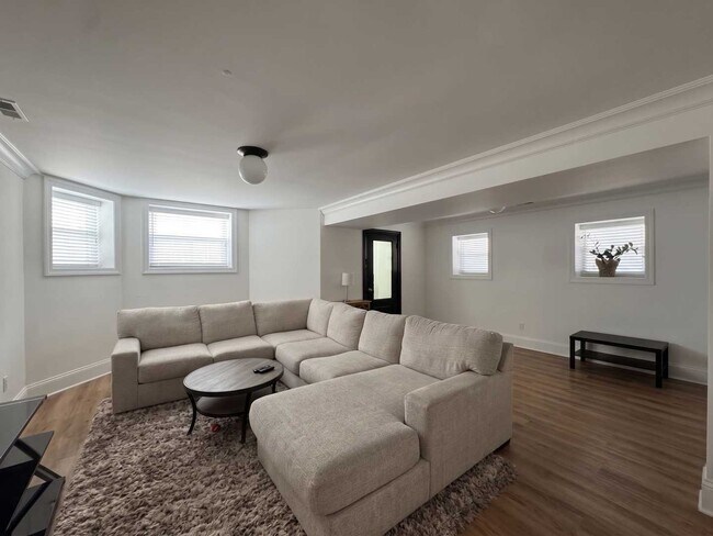 Foto del edificio - 834 W Waveland Ave