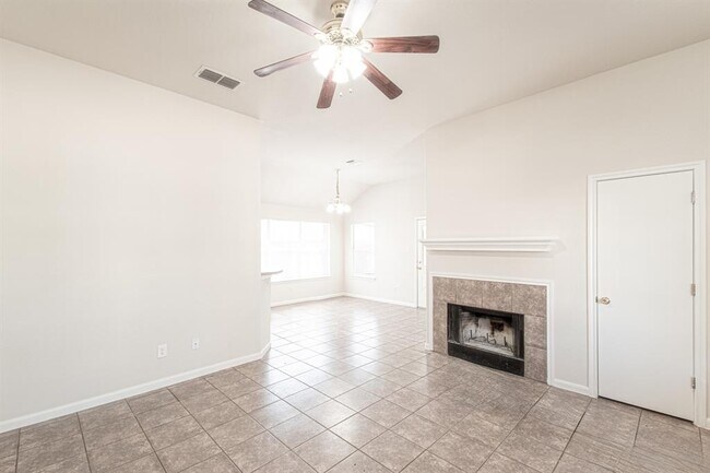 Building Photo - 10 Greenglade Ct