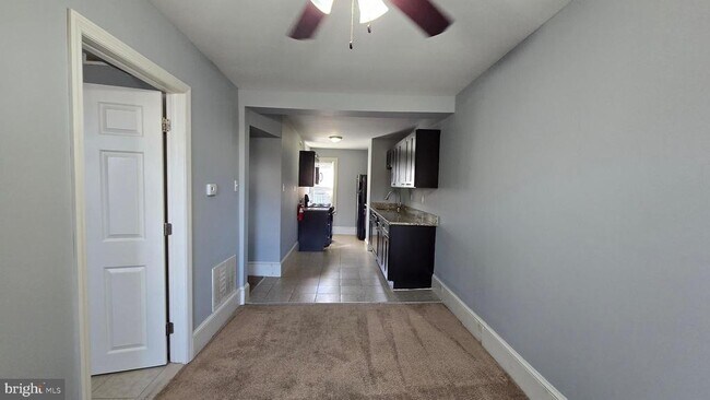 Foto del edificio - 64 Simpson Ave