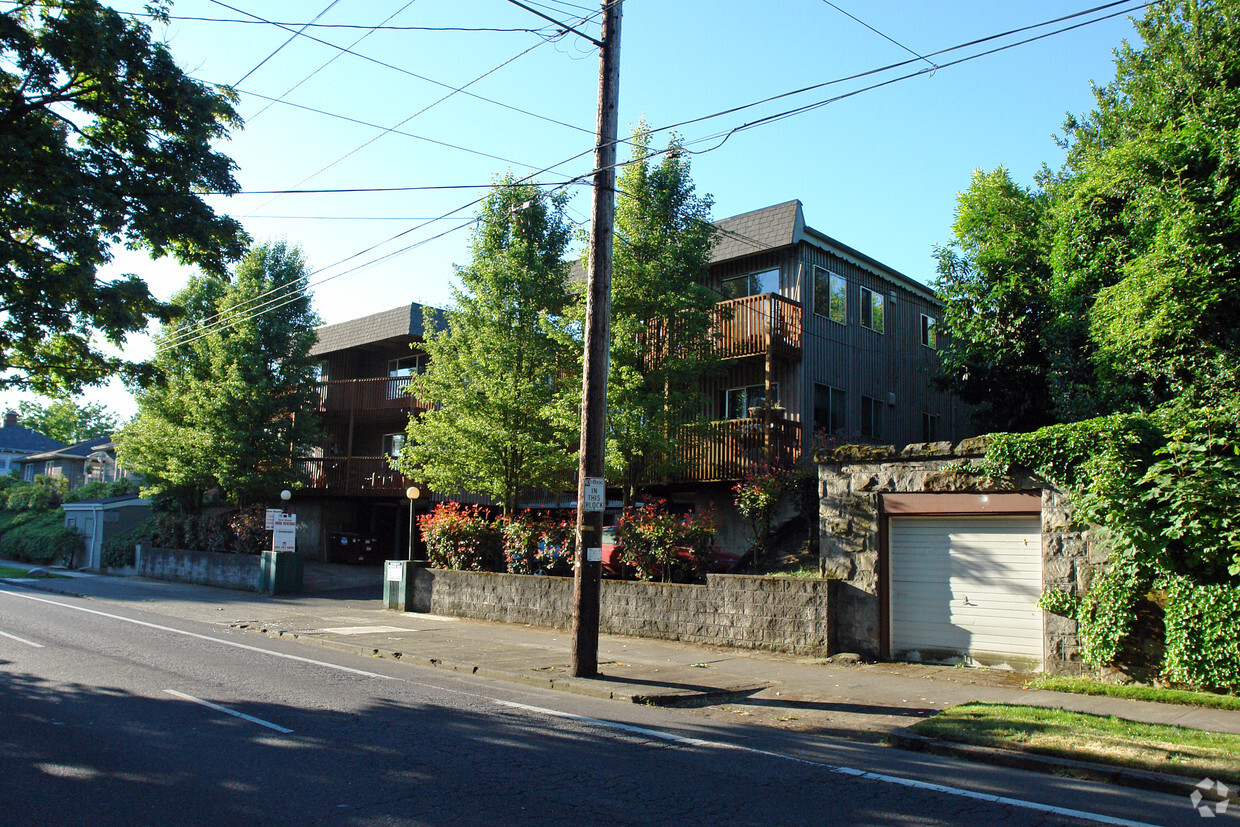 Primary Photo - 2226 NE Weidler St