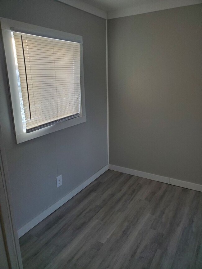 Foto del edificio - For Rent: 2 Bedroom, 1 Bathroom Home