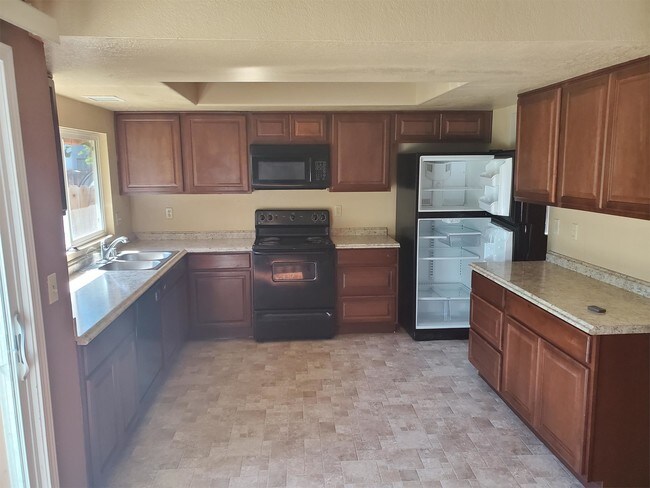 Building Photo - 4450 Mira Loma Dr