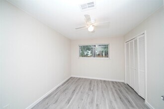 Building Photo - 5407 Oakhaven Ln
