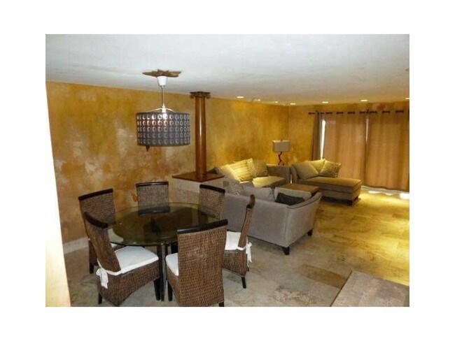 Foto del edificio - 2211 NE 123rd St