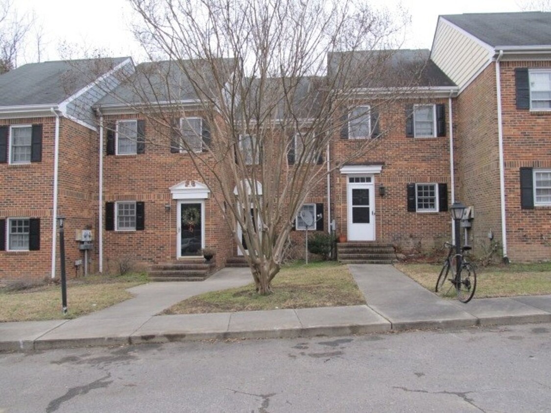 Foto principal - Chapel Hill /Hillsborough St Townhouse