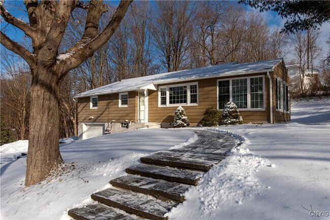 Foto del edificio - 63 Higby Rd