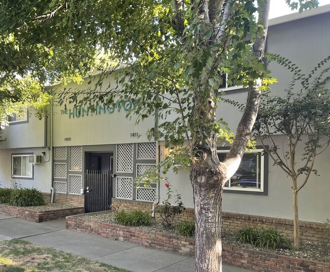 Front Gate - Huntington Apartments