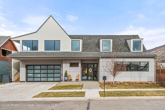 Building Photo - 113 Valley Ct