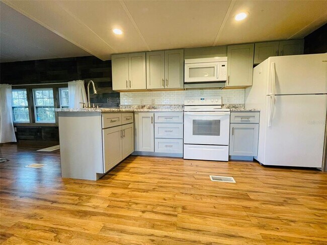 Building Photo - 120 Alta Vista Way