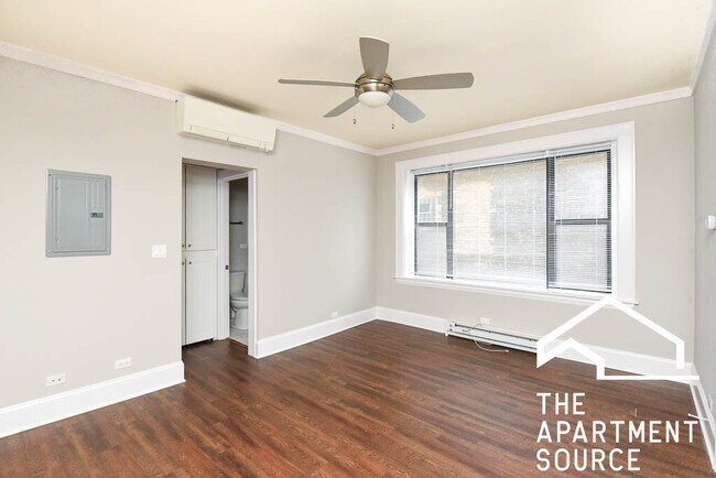 Foto del edificio - 817 W Lakeside Pl