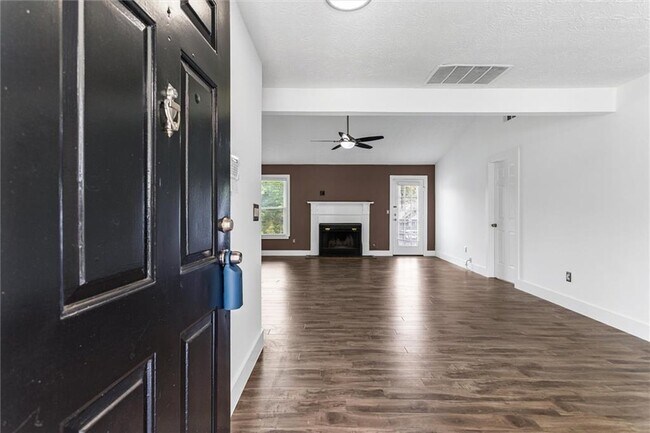 Foto del edificio - 140 Grayland Creek Dr