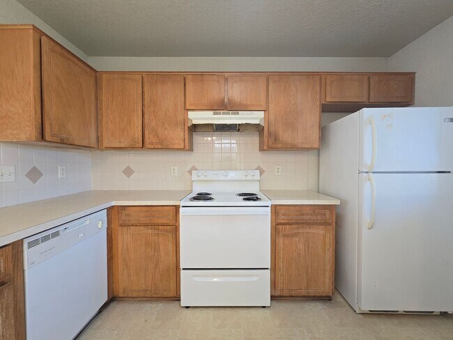 Foto del edificio - AVAILABLE NOW!