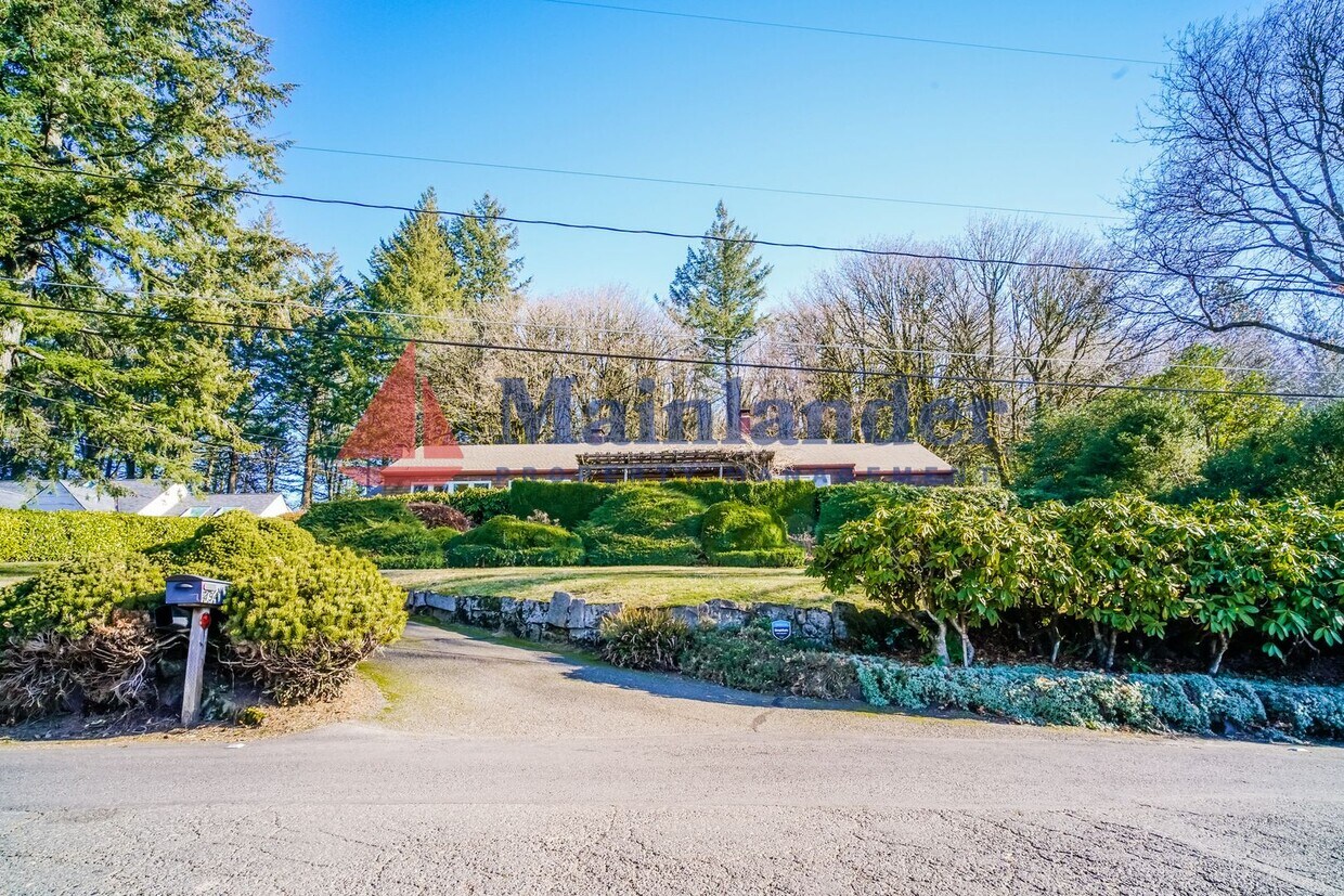 Foto principal - Stunning 3-Bedroom Home with Spectacular V...
