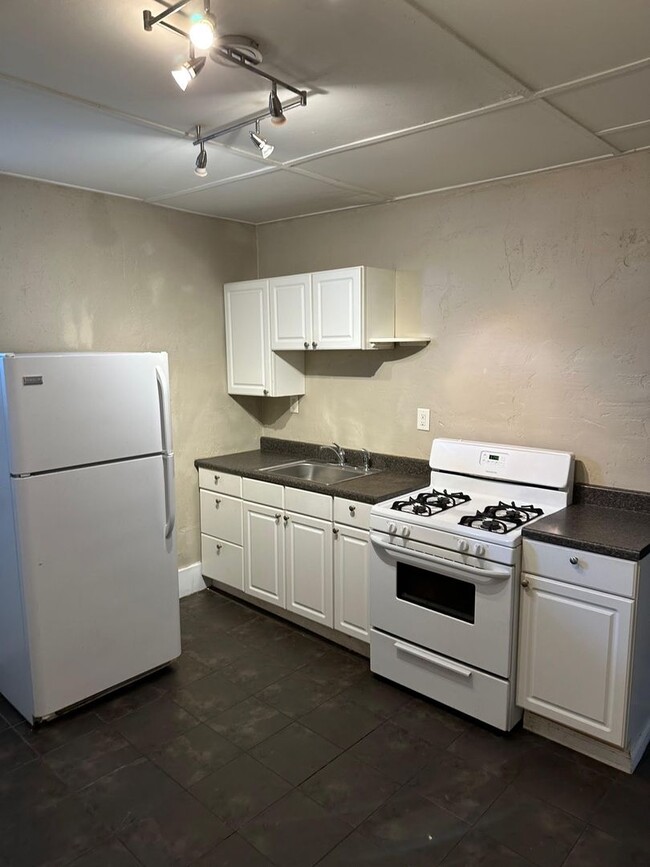 Building Photo - 529 Walnut Street