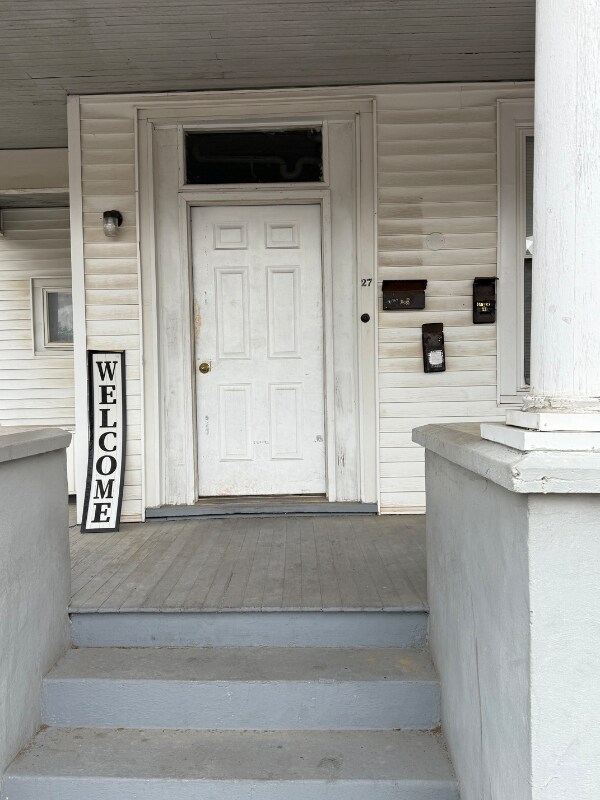 Foto principal - 27 E 3rd St