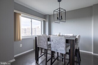 Building Photo - 1111 University Blvd W