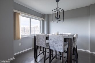 Building Photo - 1111 University Blvd W