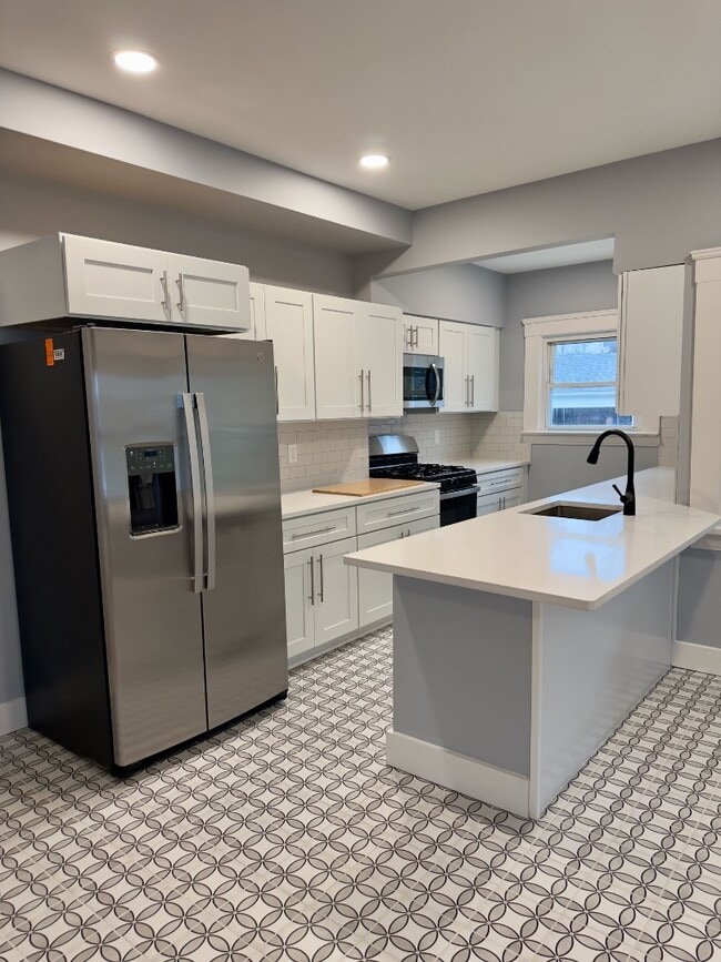 Building Photo - 2407 Woodmere Dr