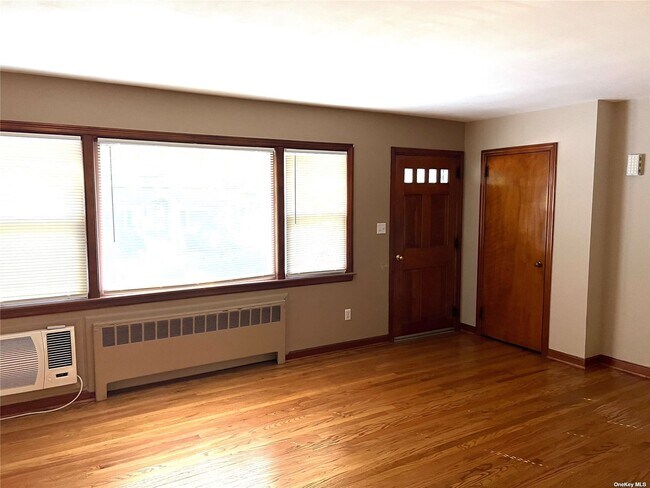 Building Photo - 38 Cromwell Pl