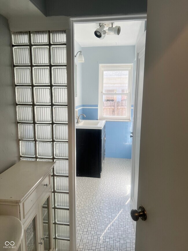 Foto del edificio - 402 W 52nd St