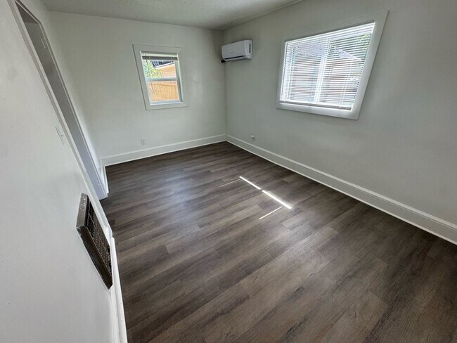 Foto del edificio - Charming 1-Bedroom Apartment in Elizabethton, TN