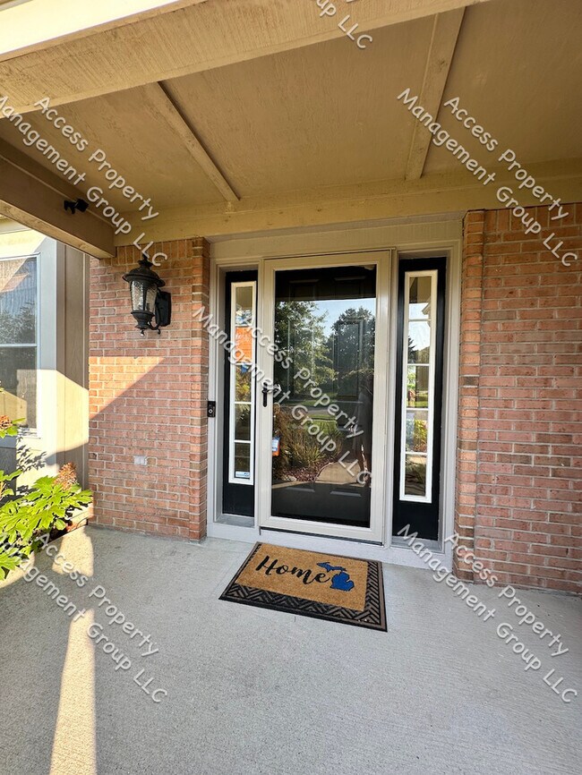 Building Photo - Crystal Springs 5 Bedroom Home on the Golf...