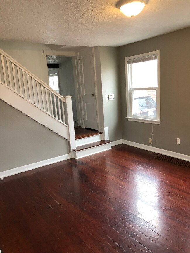 Building Photo - 3 bedroom house