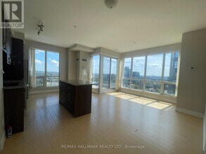 Building Photo - 9090 Yonge St