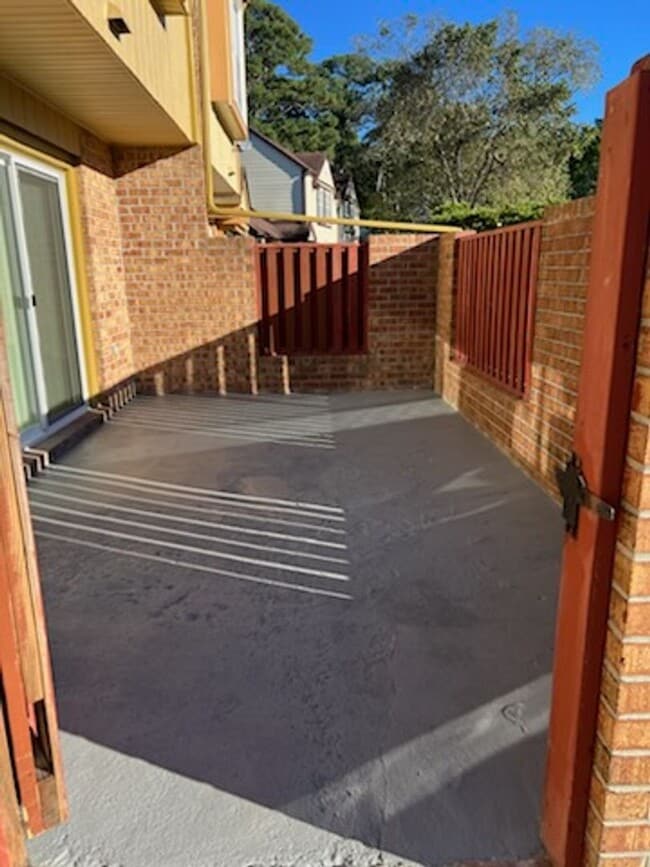 Building Photo - Great condo in great location