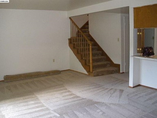 Building Photo - 601 Alamo Dr