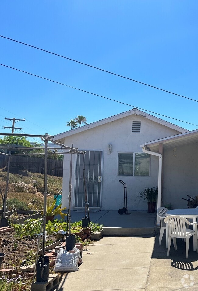 Building Photo - 1596 Greenfield Dr