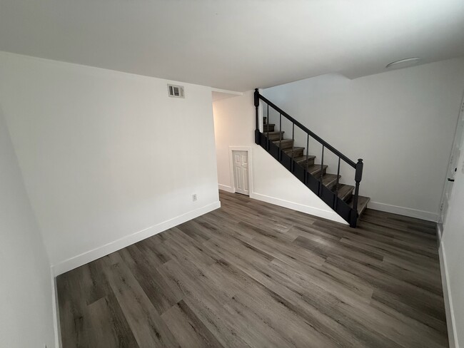 Foto del edificio - 1543 W 42nd St