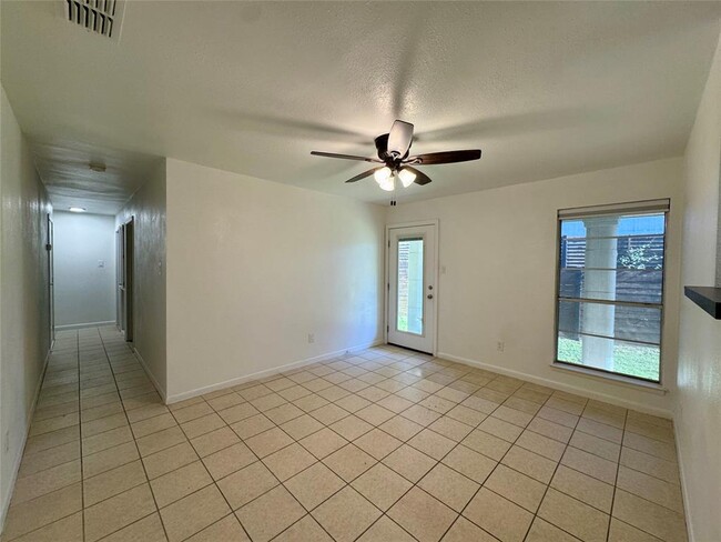 Foto del edificio - 6202 N Hampton Dr