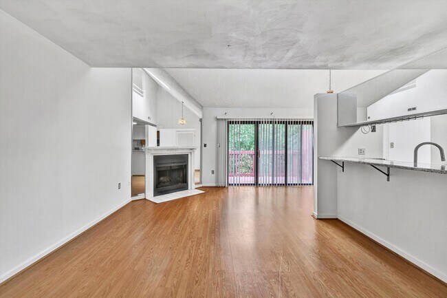 Foto del edificio - 3337 Forest Ridge Rd