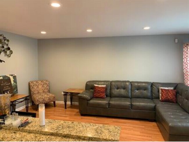 Foto del edificio - 951 W 114th Pl
